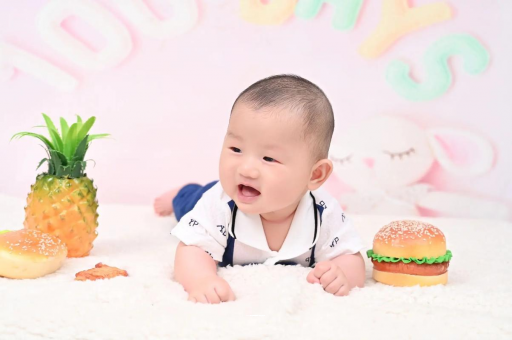中国澳门宝宝在妈妈肚子里